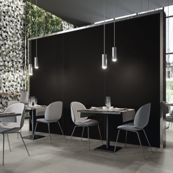 Monocolores Negro Natural 260x120 cm. Pavimento Dommel Grey 120x120 cm.