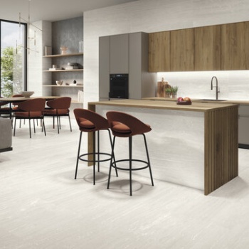 Venice Bianco Natural 30x90 cm. Pavimento Venice Bianco Natural 6x60 cm.