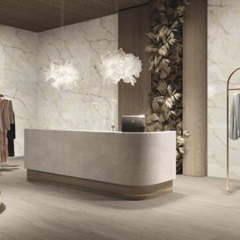 Revestimiento Diamonds Amber Champagne Glitter 60 x 120 cm. Pavimento Ferriere Faggio 20 x 120 cm.