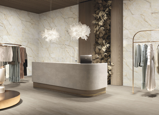 Revestimiento Diamonds Amber Champagne Glitter 60 x 120 cm. Pavimento Ferriere Faggio 20 x 120 cm.