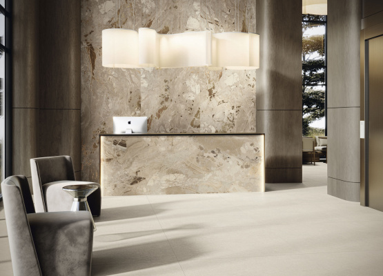 Revestimiento Nomad 120x280. Pavimento Brera Sand 120x120 cm.